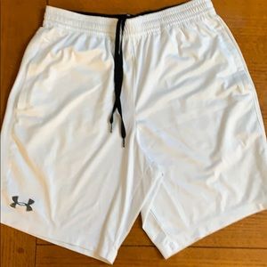 Under Armour Men’s Athletic shorts (Large)